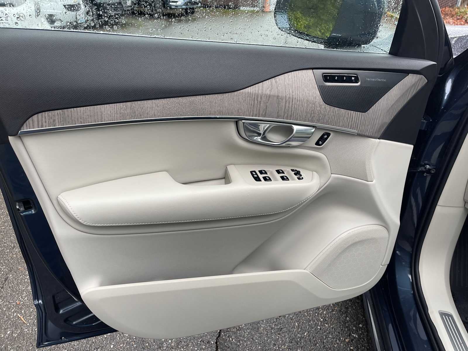 2023 Volvo XC90 Plus