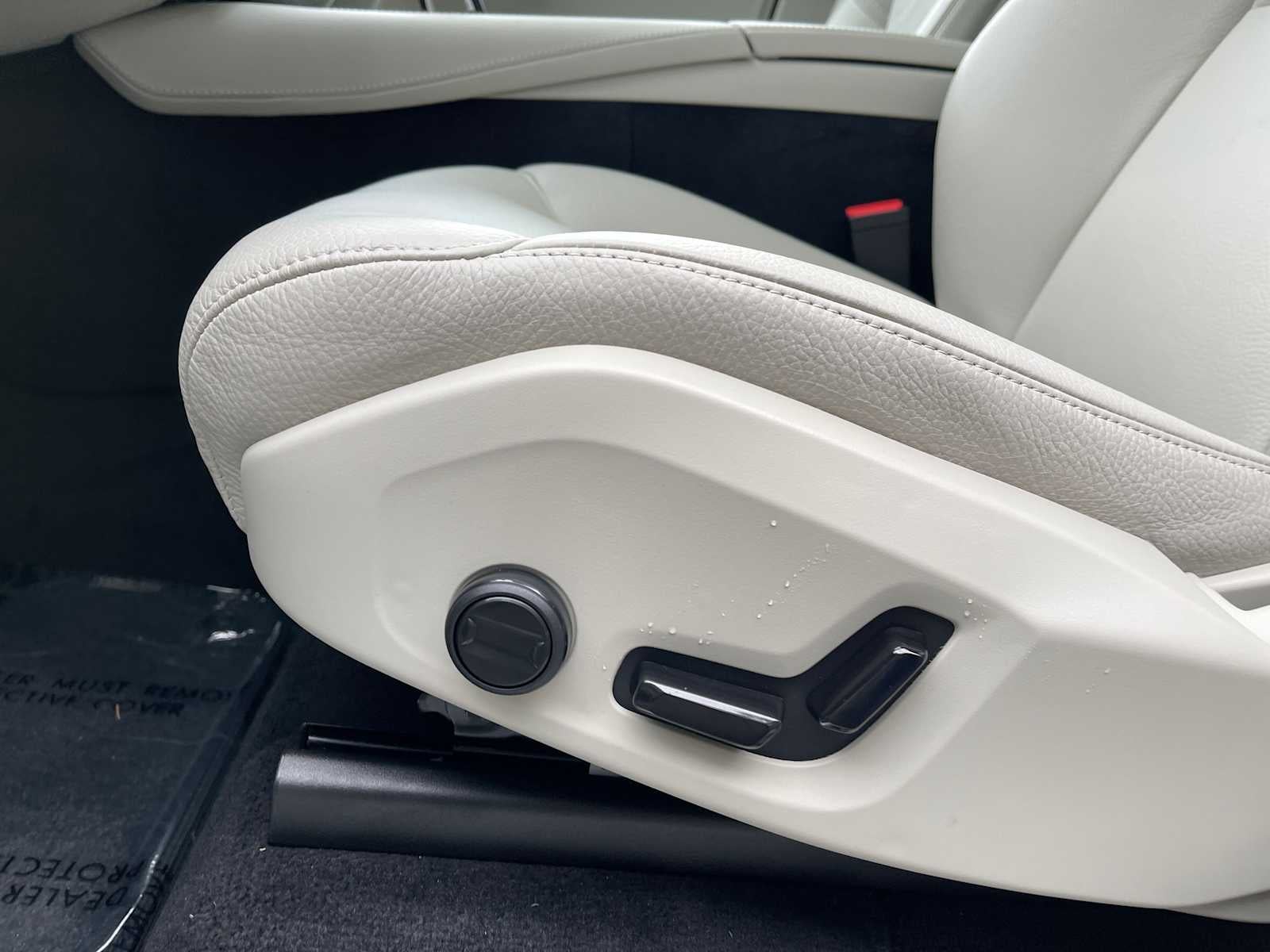 2023 Volvo XC90 Plus