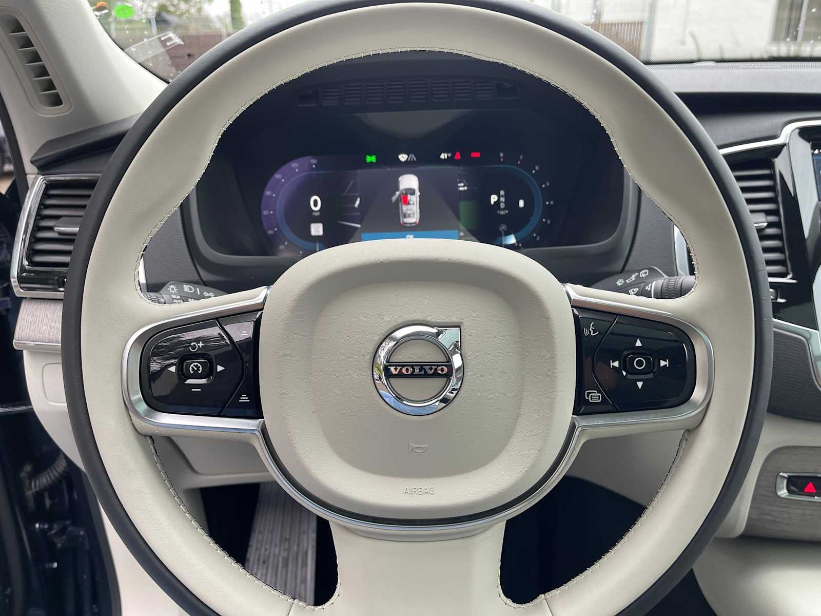 2023 Volvo XC90 Plus