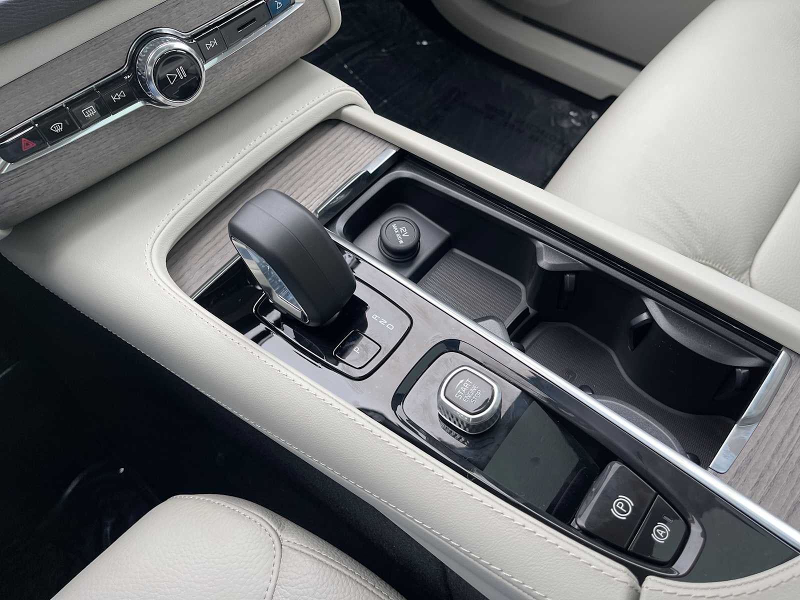 2023 Volvo XC90 Plus