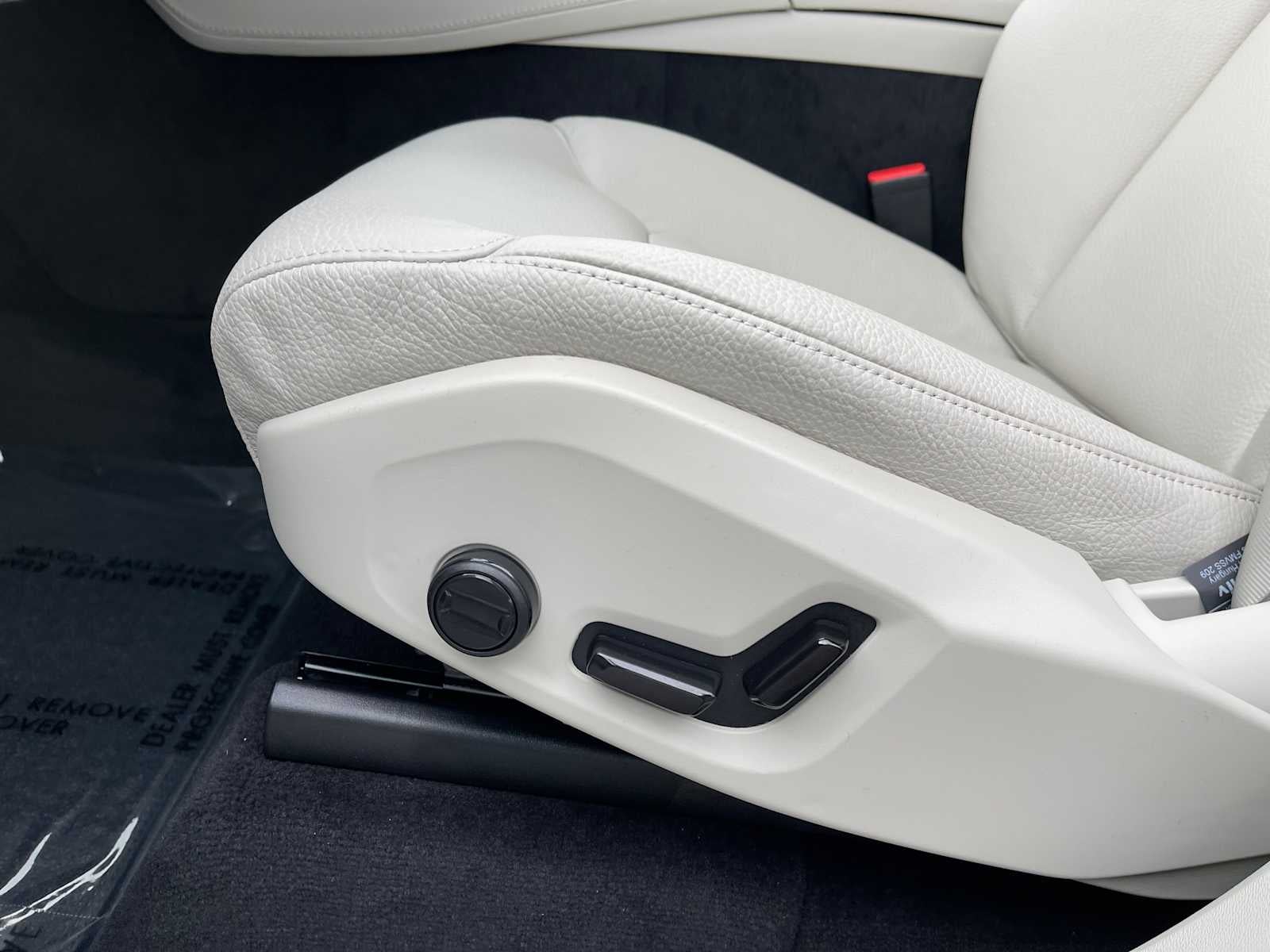 2023 Volvo XC90 Plus