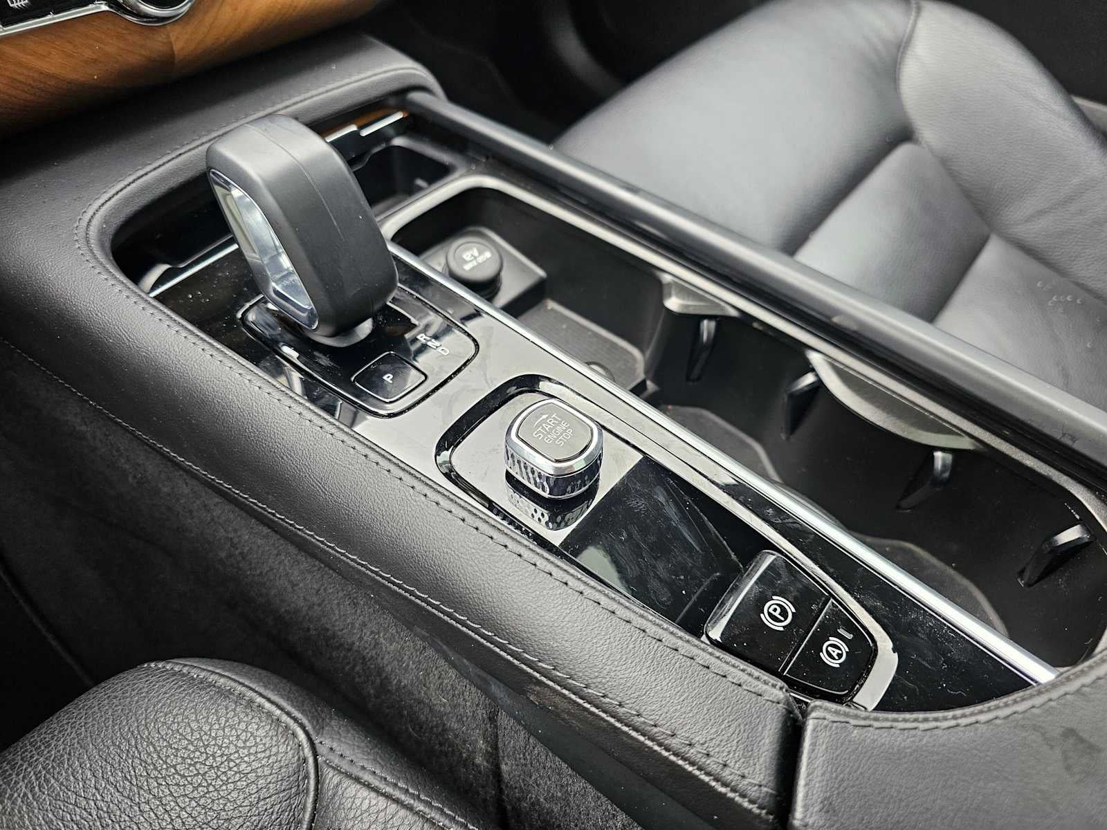 2023 Volvo XC90 Core