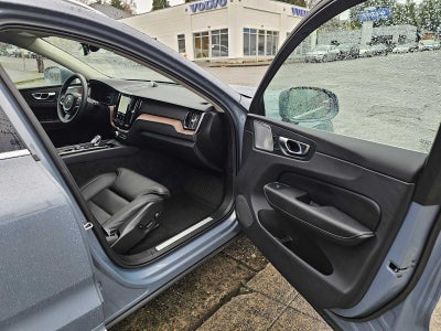 2023 Volvo XC60 Ultimate Bright Theme