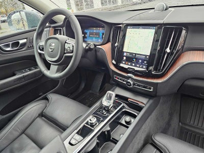 2023 Volvo XC60 Ultimate Bright Theme
