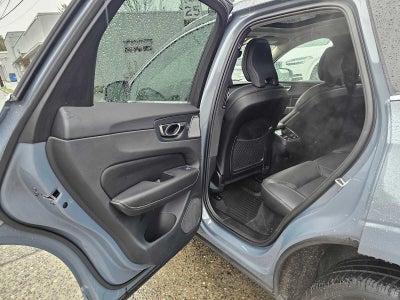 2023 Volvo XC60 Ultimate Bright Theme