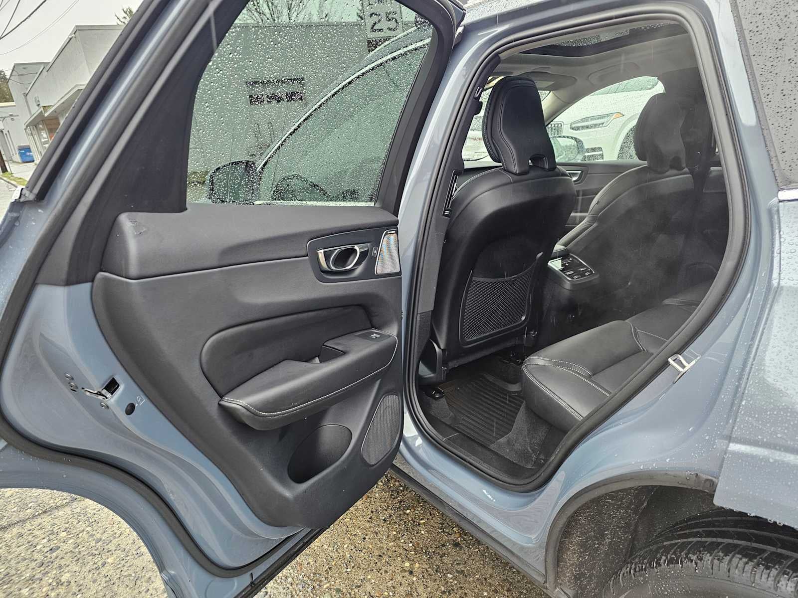 2023 Volvo XC60 Ultimate Bright Theme