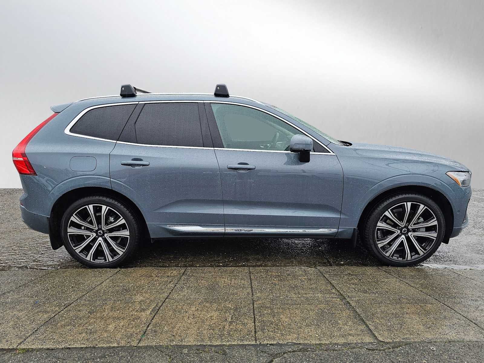 2023 Volvo XC60 Ultimate Bright Theme