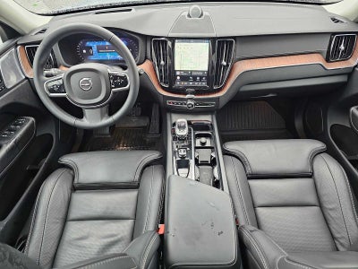 2023 Volvo XC60 Ultimate Bright Theme