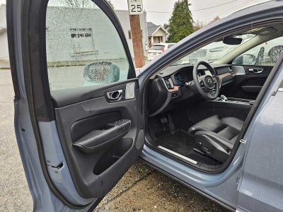 2023 Volvo XC60 Ultimate Bright Theme