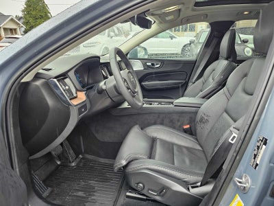 2023 Volvo XC60 Ultimate Bright Theme