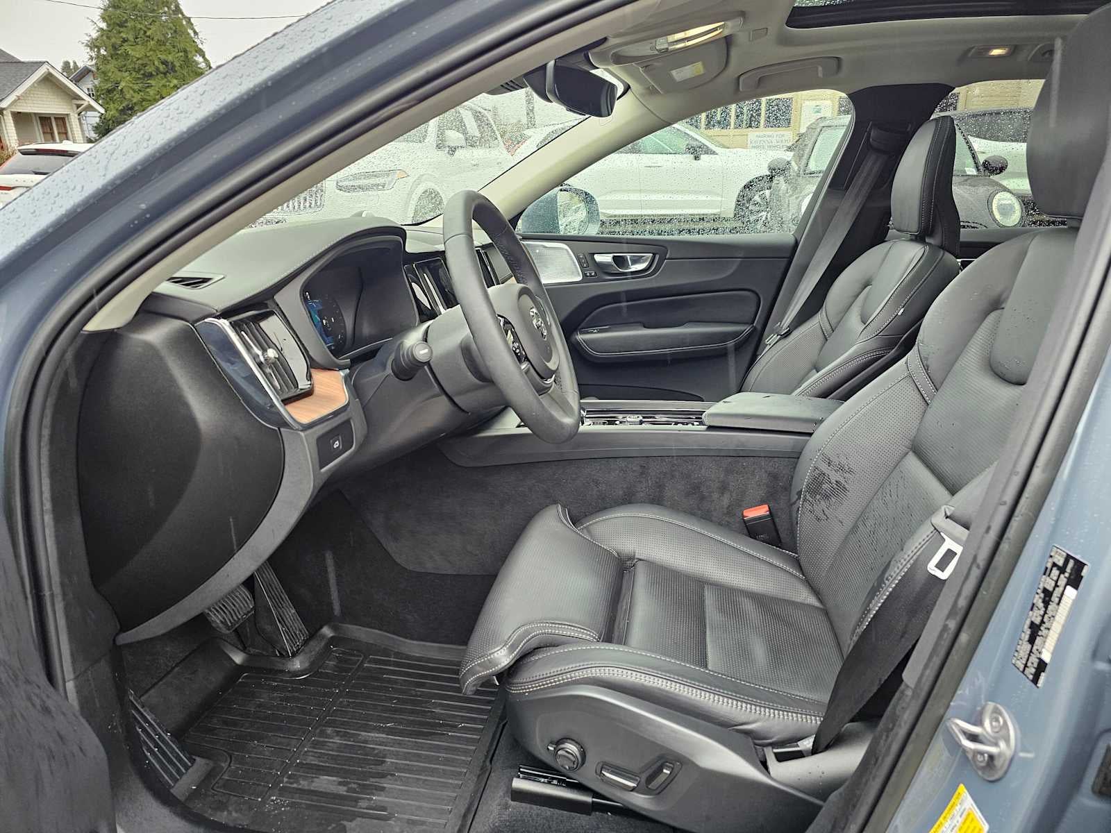 2023 Volvo XC60 Ultimate Bright Theme