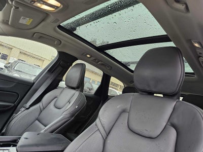 2023 Volvo XC60 Ultimate Bright Theme