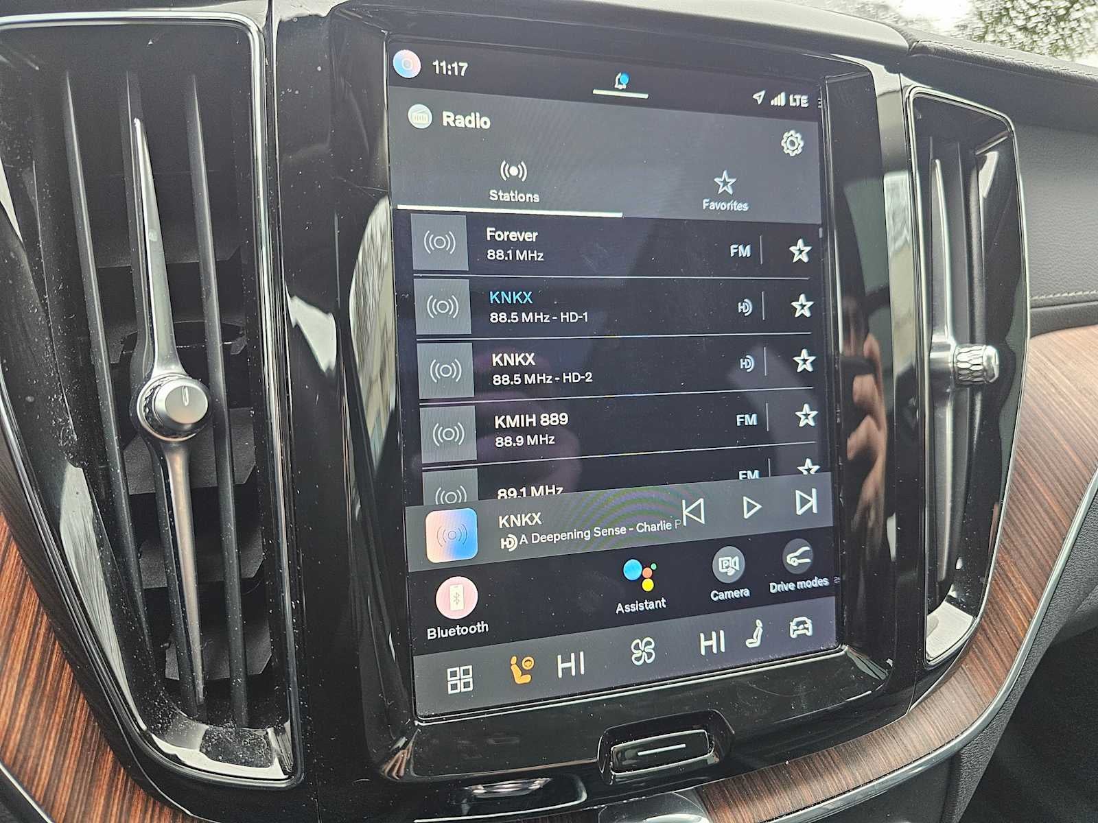 2023 Volvo XC60 Ultimate Bright Theme