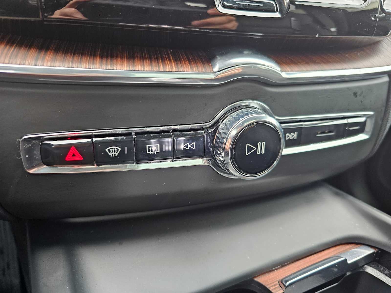 2023 Volvo XC60 Ultimate Bright Theme