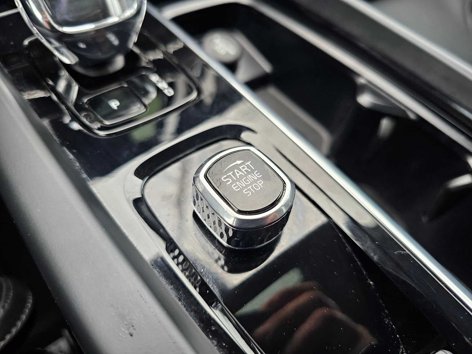 2023 Volvo XC60 Ultimate Bright Theme