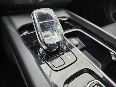 2023 Volvo XC60 Ultimate Bright Theme