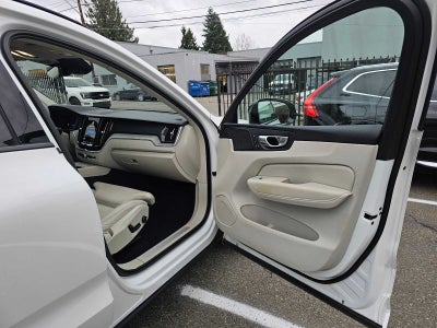 2023 Volvo XC60 Ultimate Dark Theme