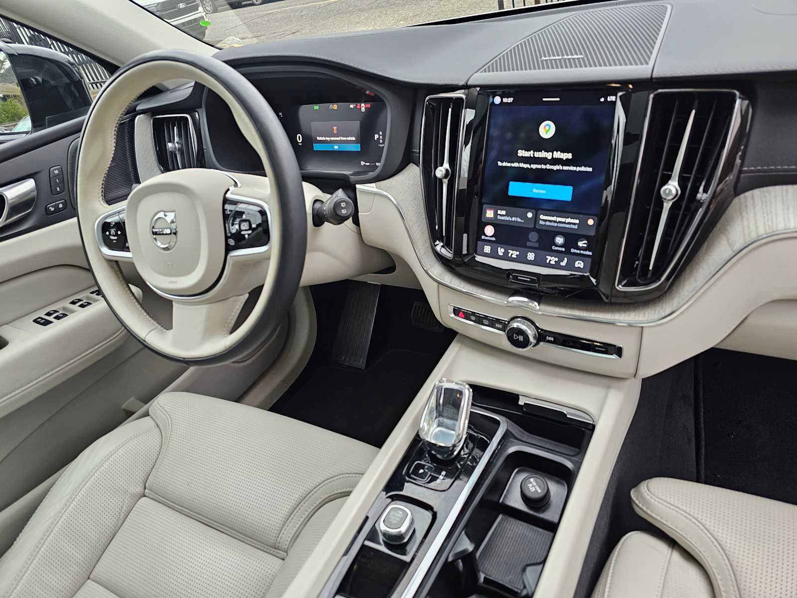 2023 Volvo XC60 Ultimate Dark Theme