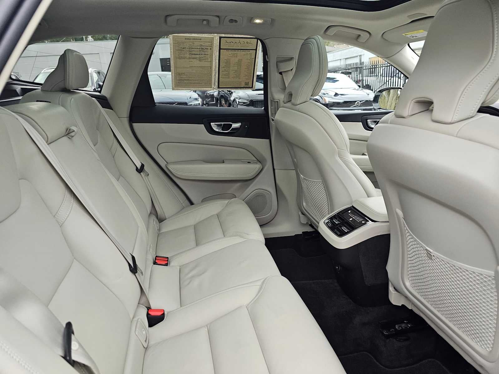 2023 Volvo XC60 Ultimate Dark Theme