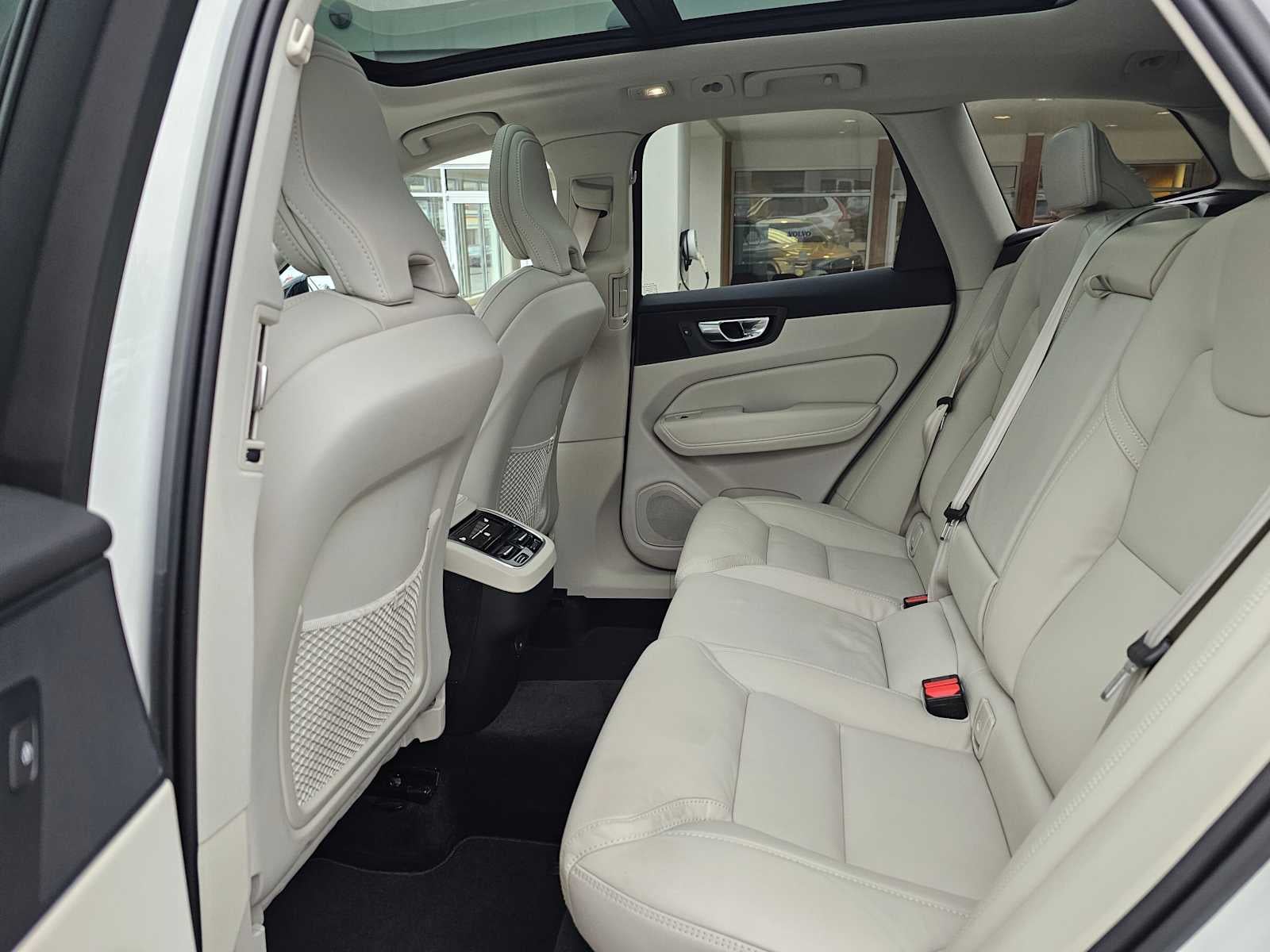 2023 Volvo XC60 Ultimate Dark Theme