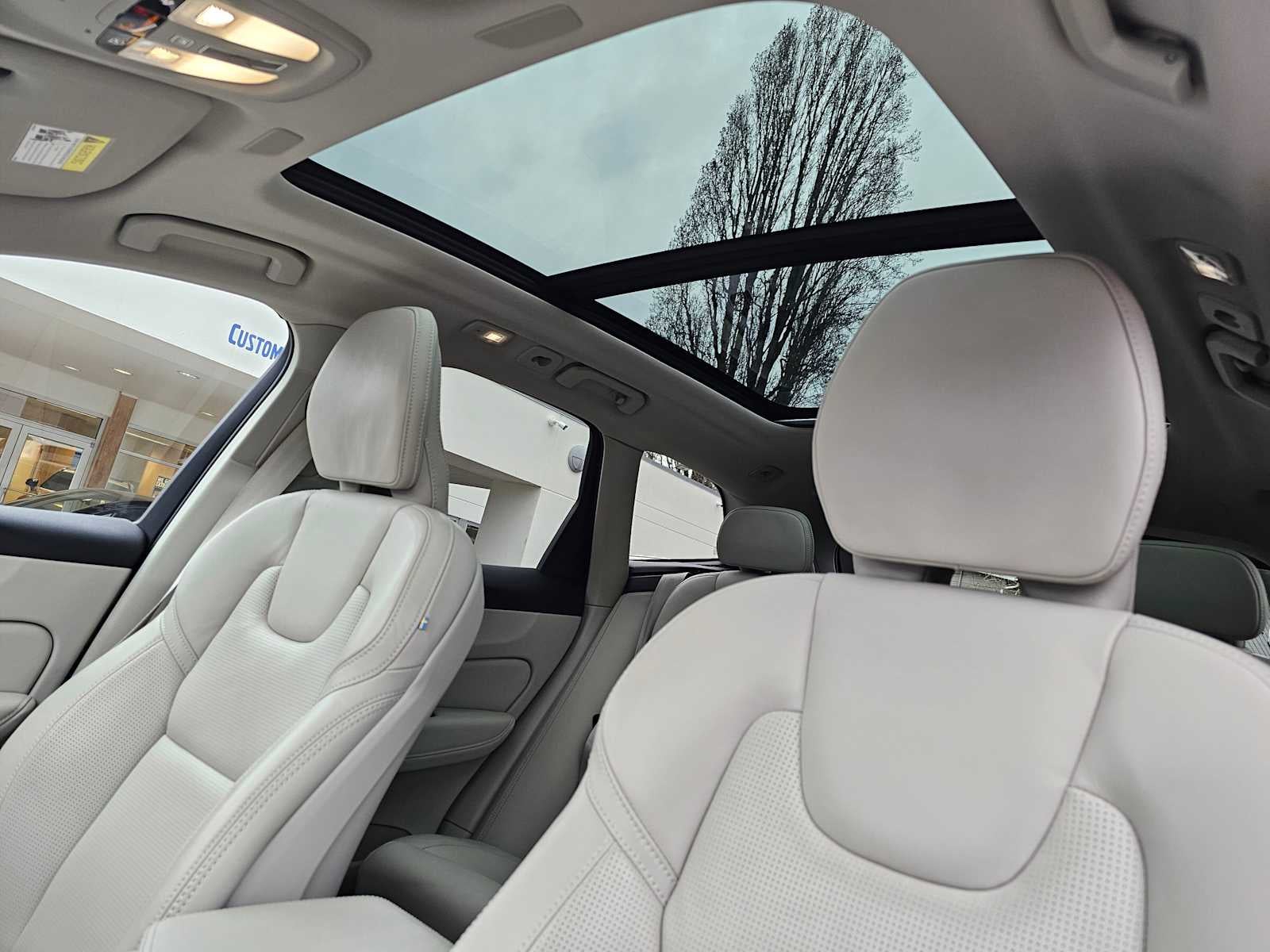 2023 Volvo XC60 Ultimate Dark Theme