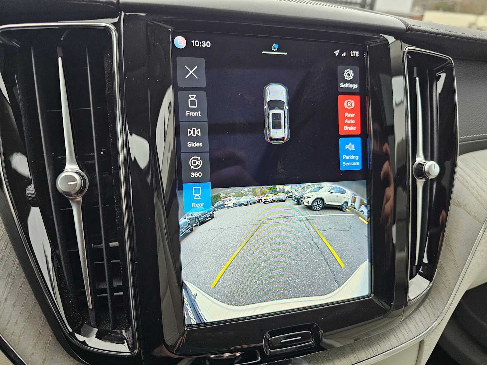 2023 Volvo XC60 Ultimate Dark Theme