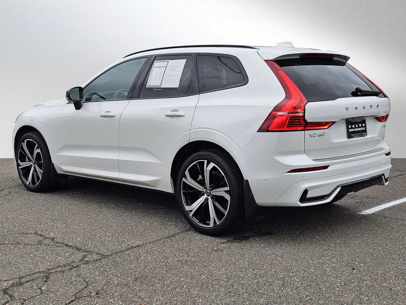 2023 Volvo XC60 Ultimate Dark Theme