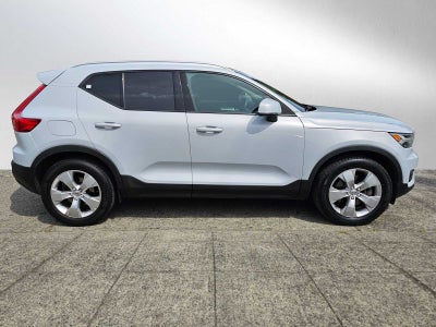 2021 Volvo XC40 Momentum