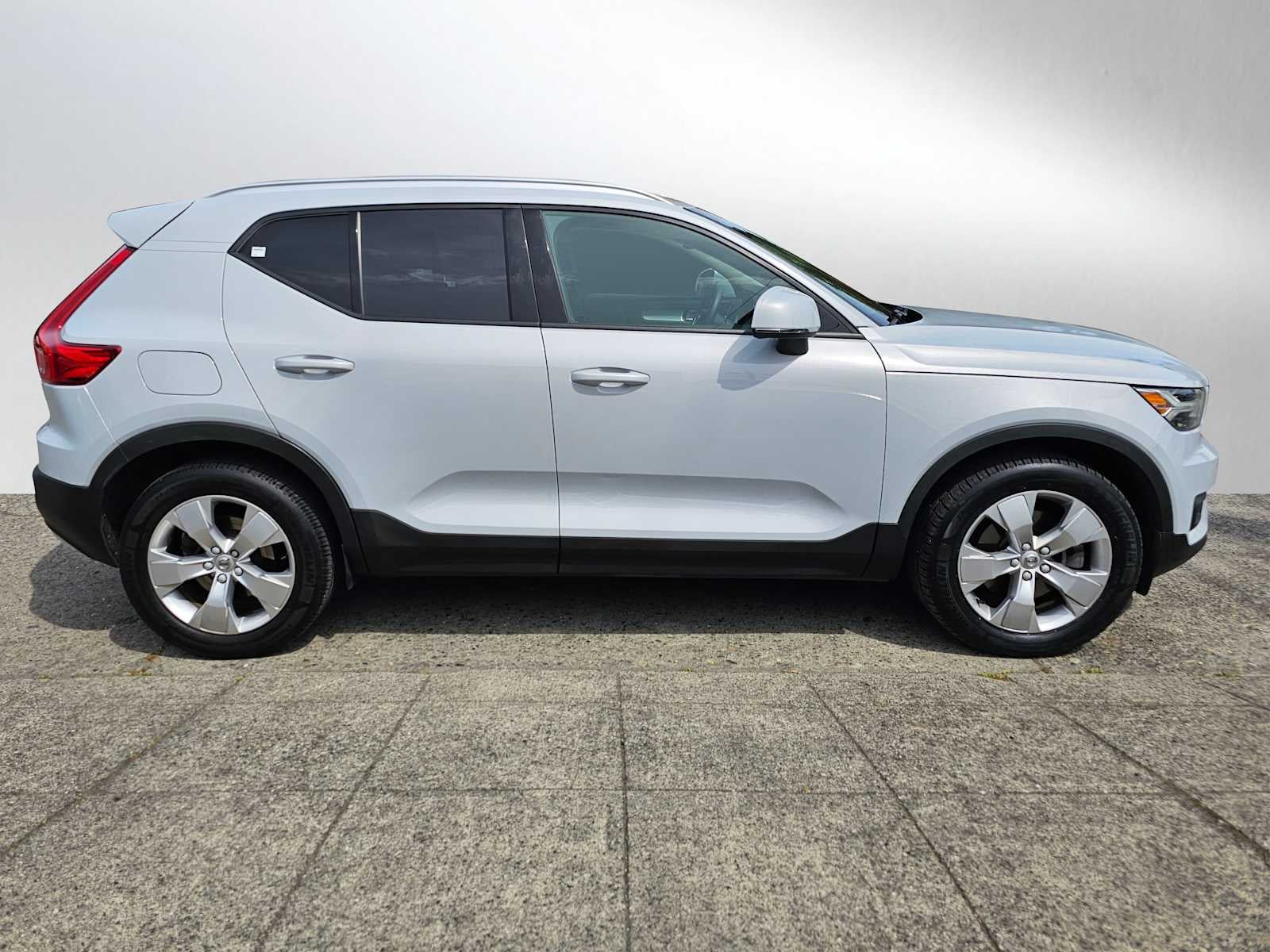 2021 Volvo XC40 Momentum