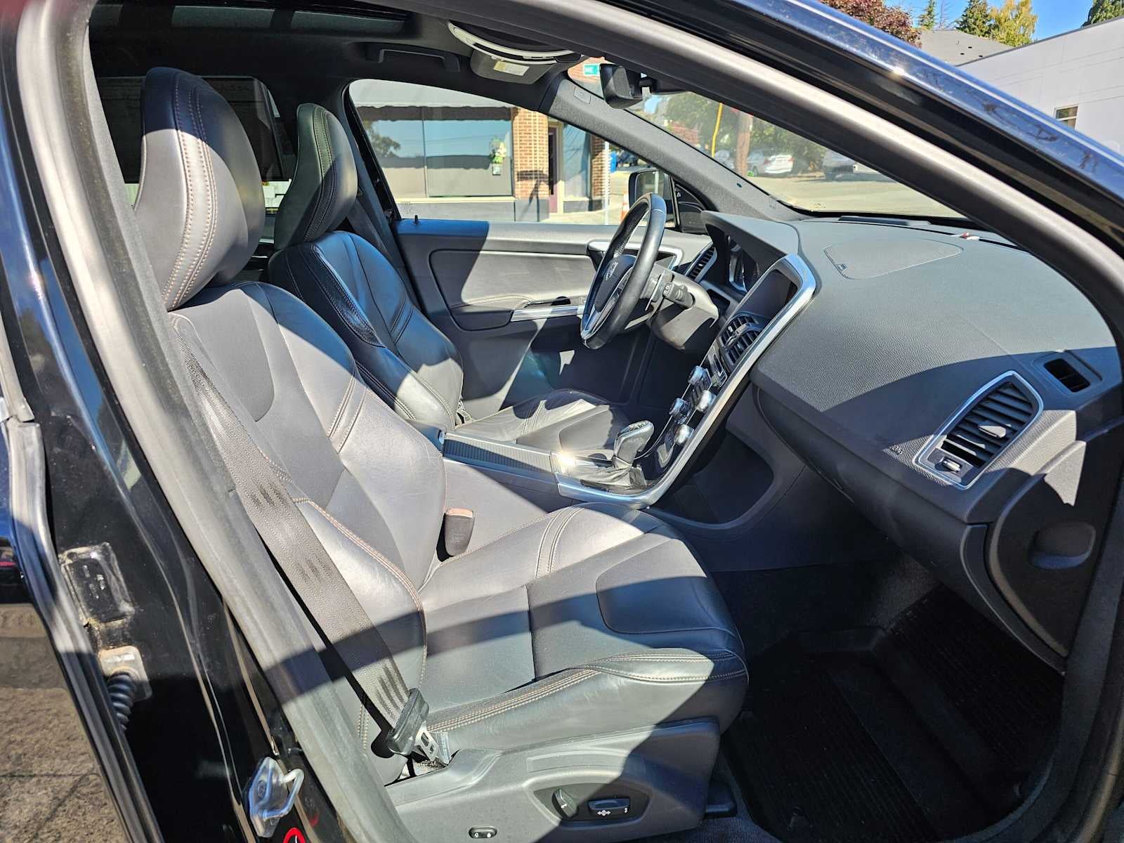 2015 Volvo XC60 T6 Platinum