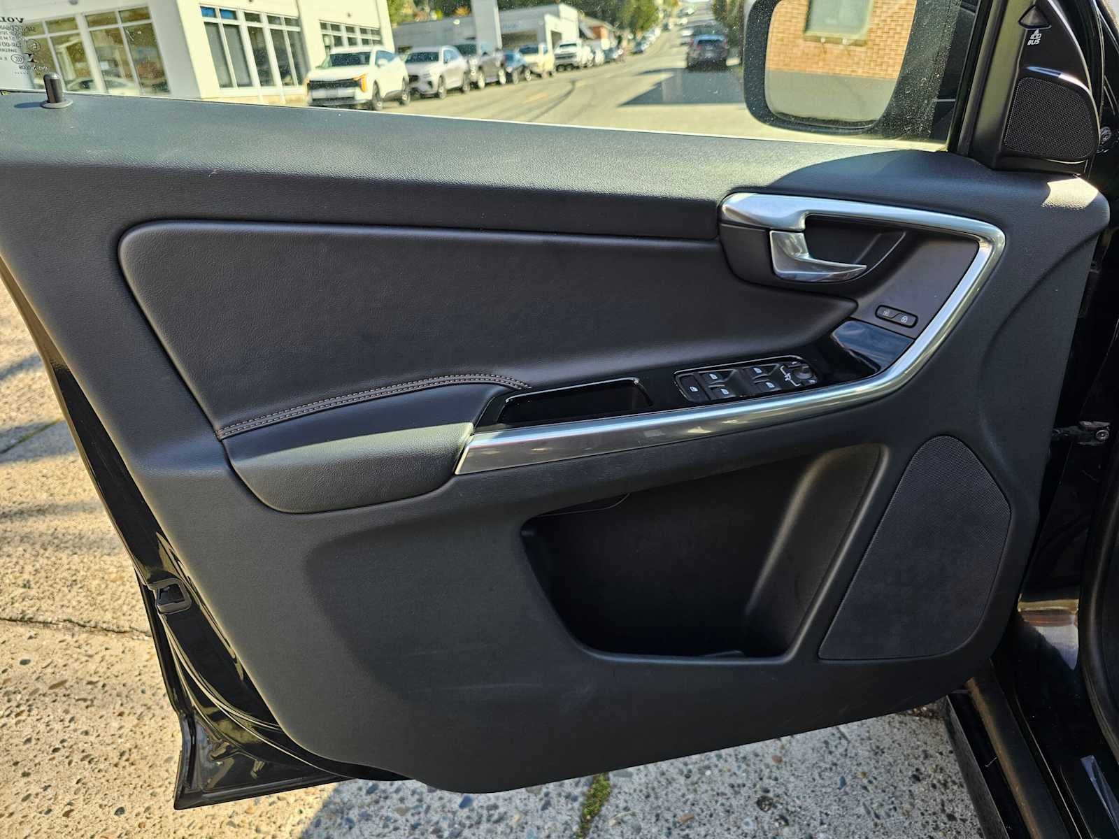 2015 Volvo XC60 T6 Platinum