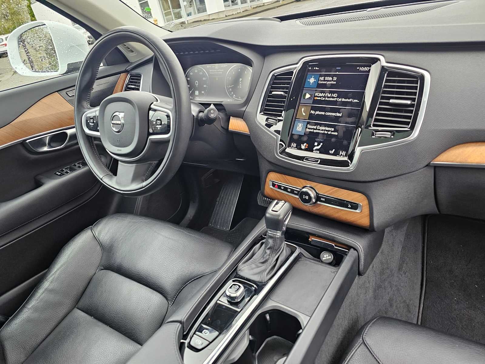 2022 Volvo XC90 Momentum