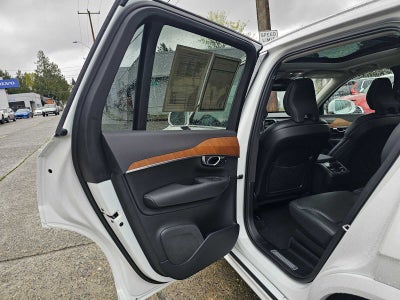 2022 Volvo XC90 Momentum