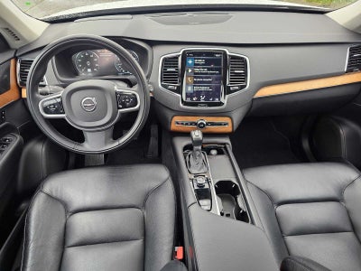 2022 Volvo XC90 Momentum