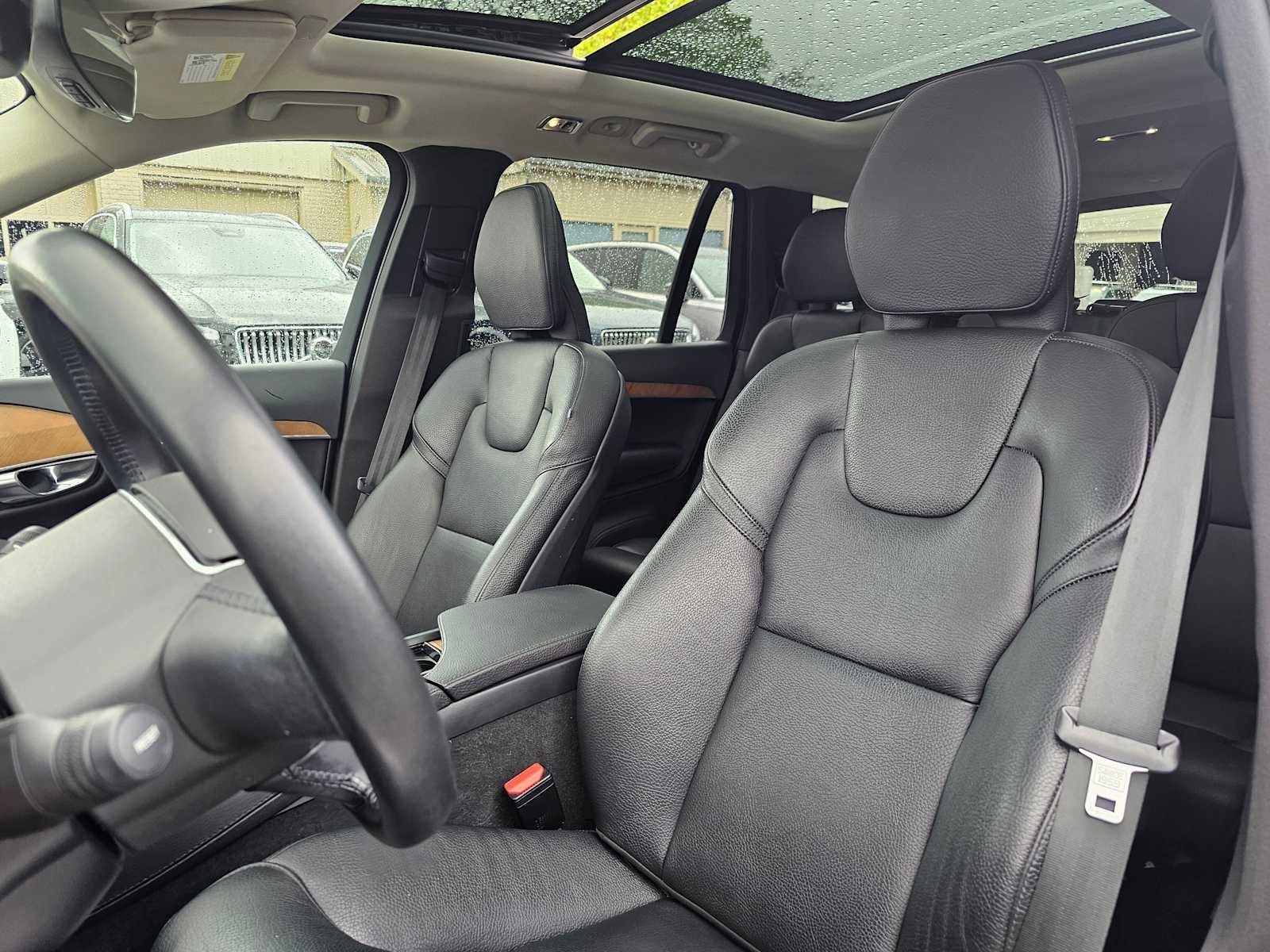 2022 Volvo XC90 Momentum