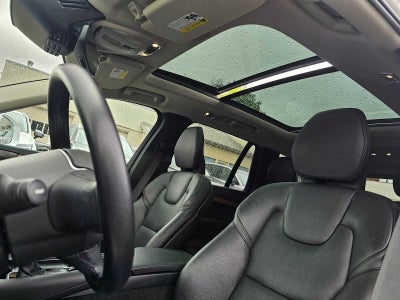 2022 Volvo XC90 Momentum
