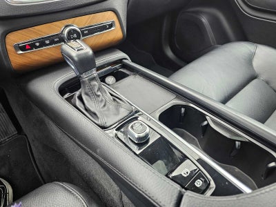2022 Volvo XC90 Momentum