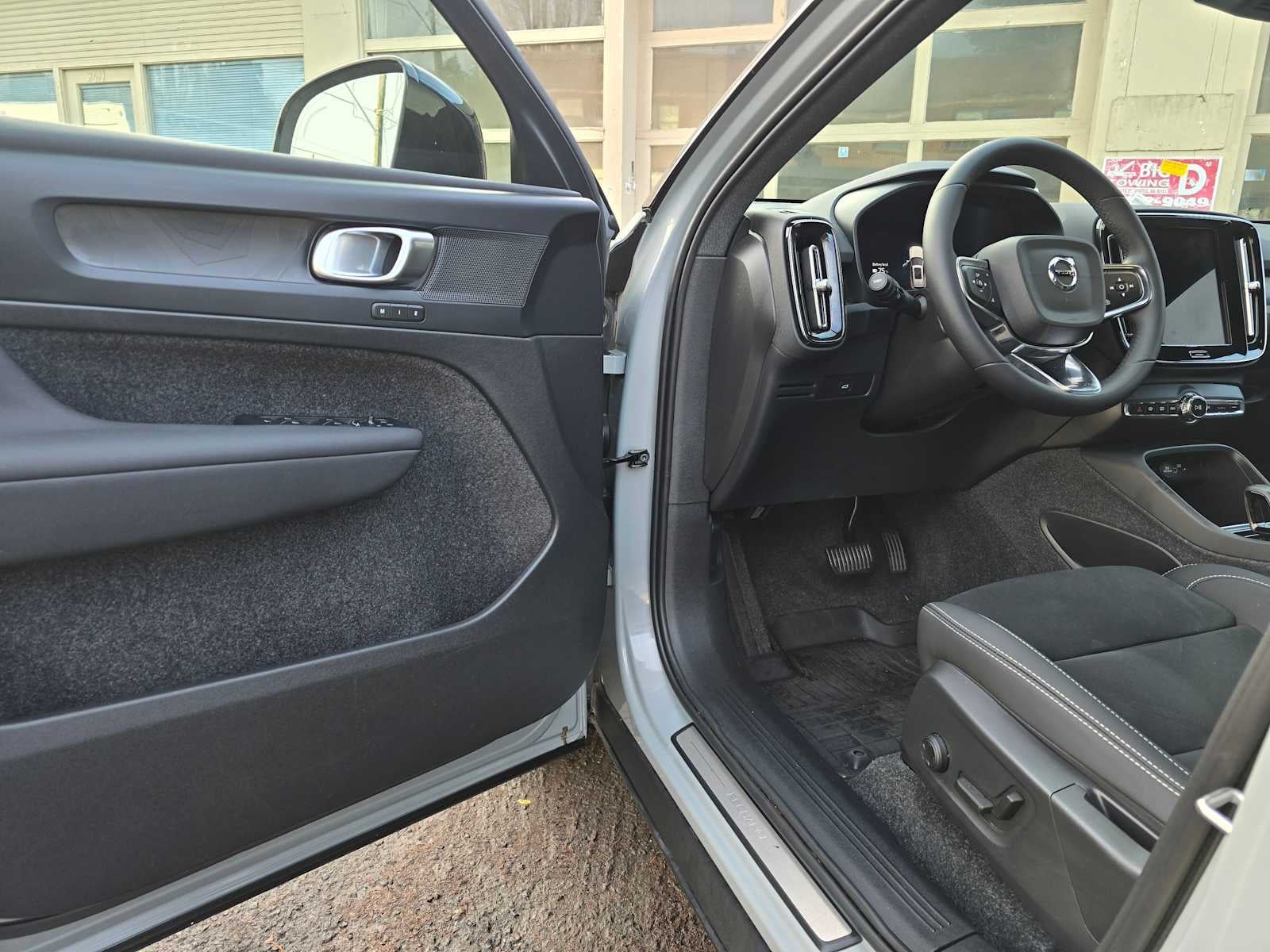 2024 Volvo XC40 Recharge Pure Electric Plus