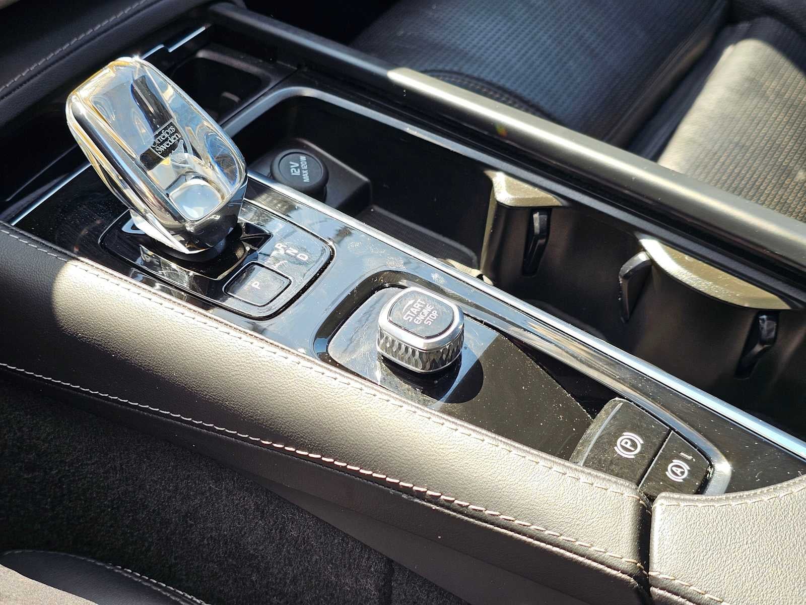 2023 Volvo XC90 Recharge Plug-In Hybrid Ultimate Bright Theme