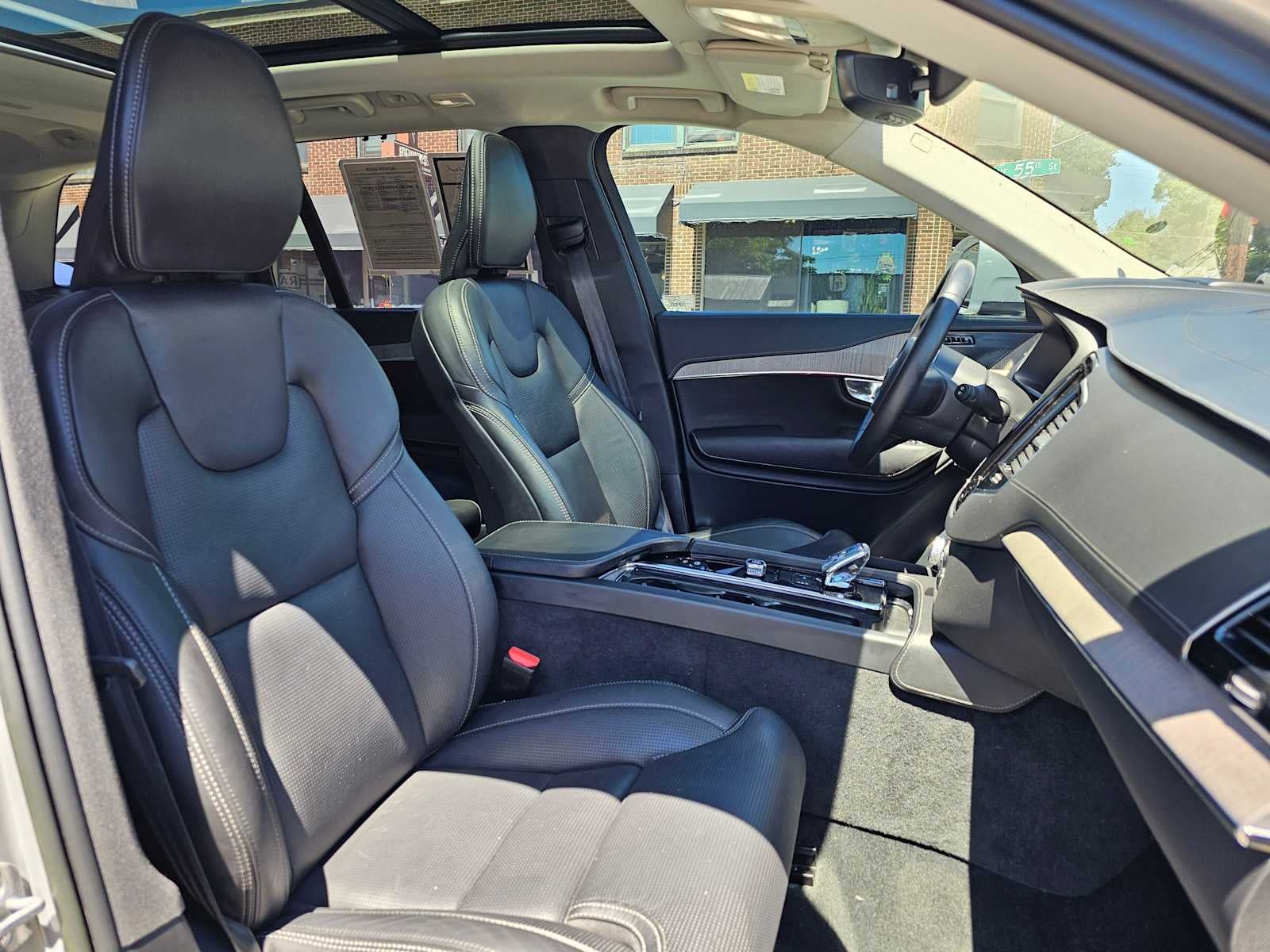 2023 Volvo XC90 Recharge Plug-In Hybrid Ultimate Bright Theme