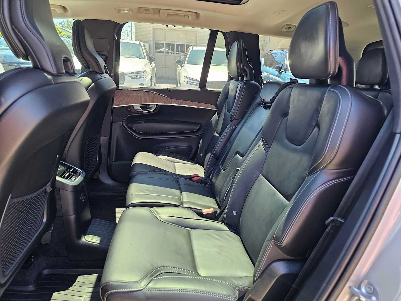 2023 Volvo XC90 Recharge Plug-In Hybrid Ultimate Bright Theme