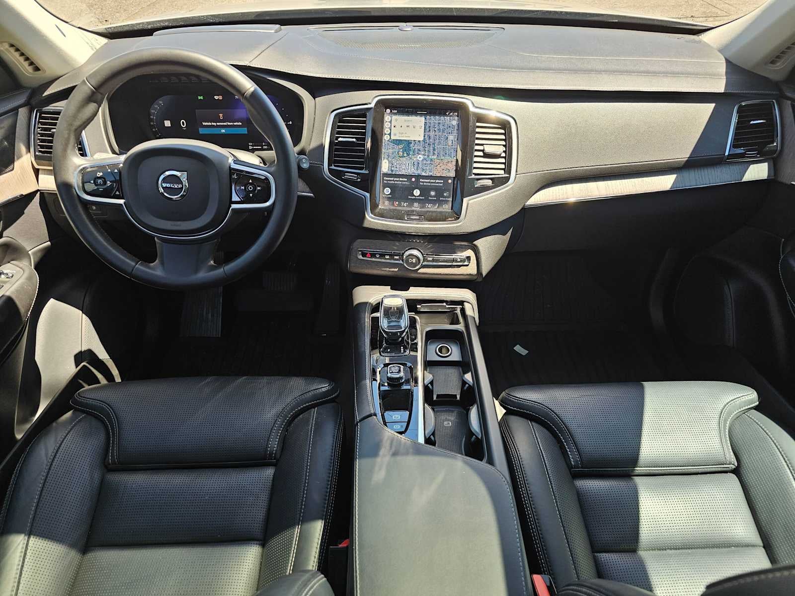 2023 Volvo XC90 Recharge Plug-In Hybrid Ultimate Bright Theme