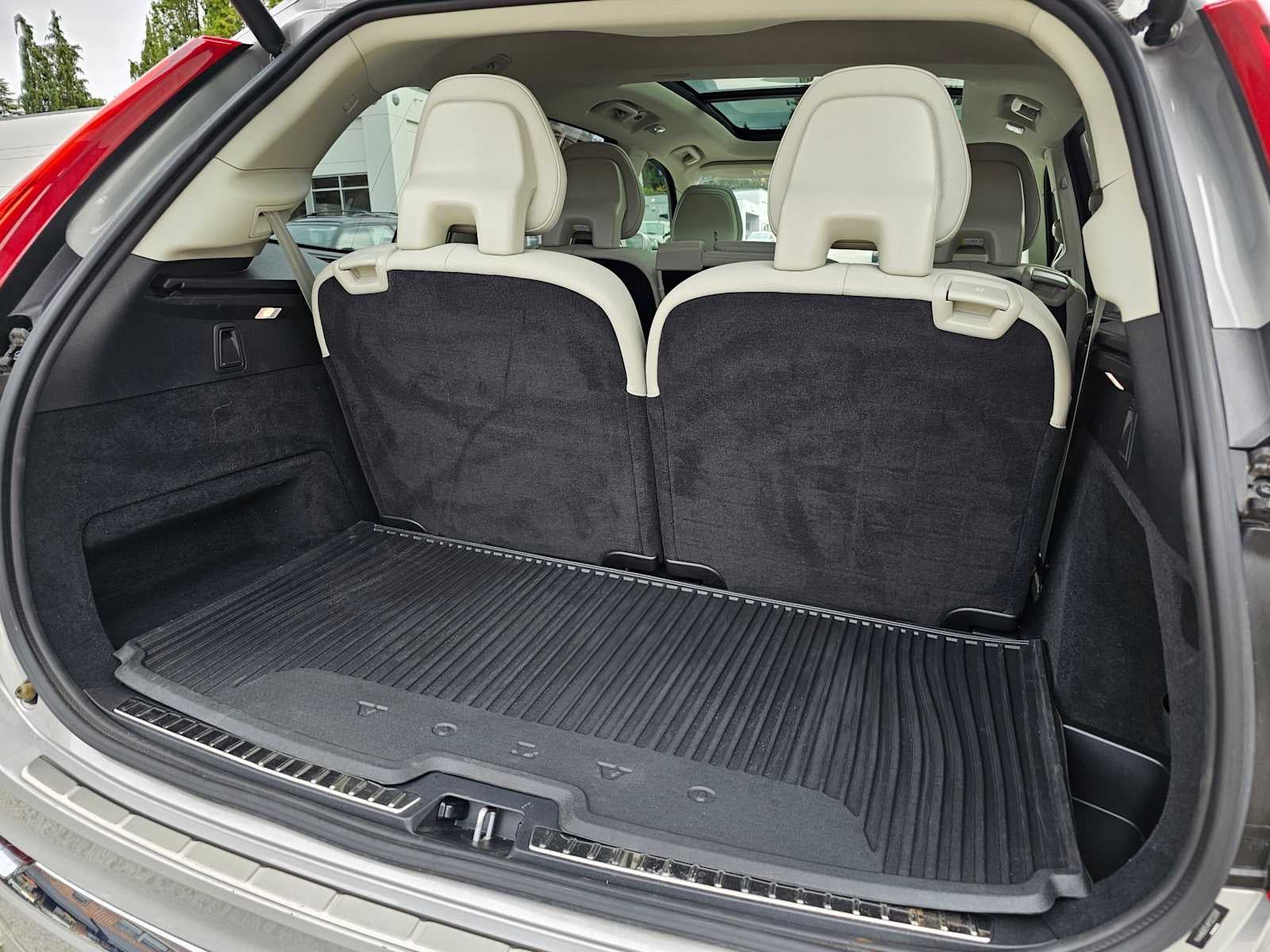 2024 Volvo XC90 Recharge Plug-In Hybrid Plus Bright Theme