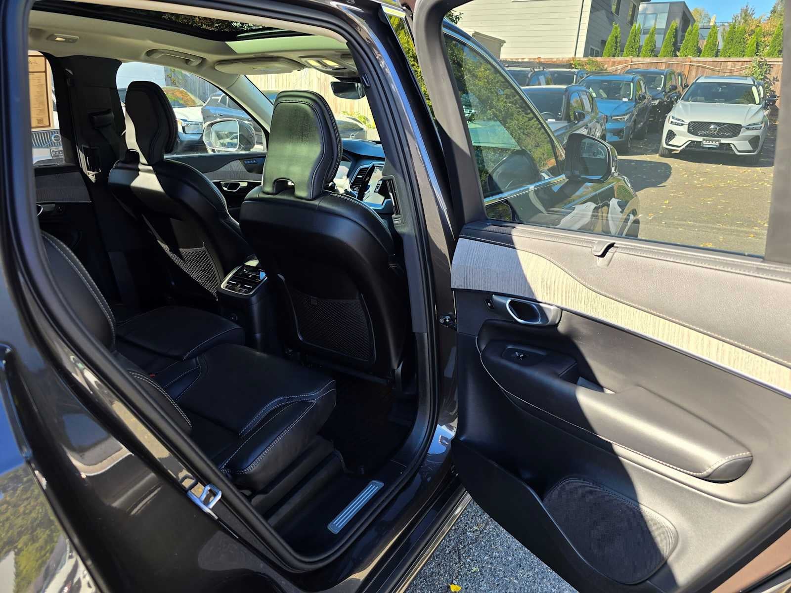 2024 Volvo XC90 Recharge Plug-In Hybrid Ultimate Bright Theme
