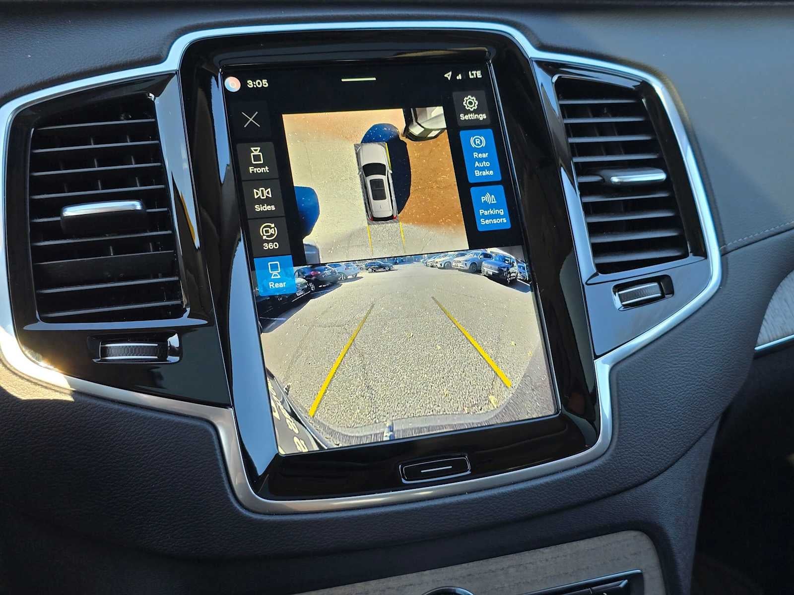 2024 Volvo XC90 Recharge Plug-In Hybrid Ultimate Bright Theme