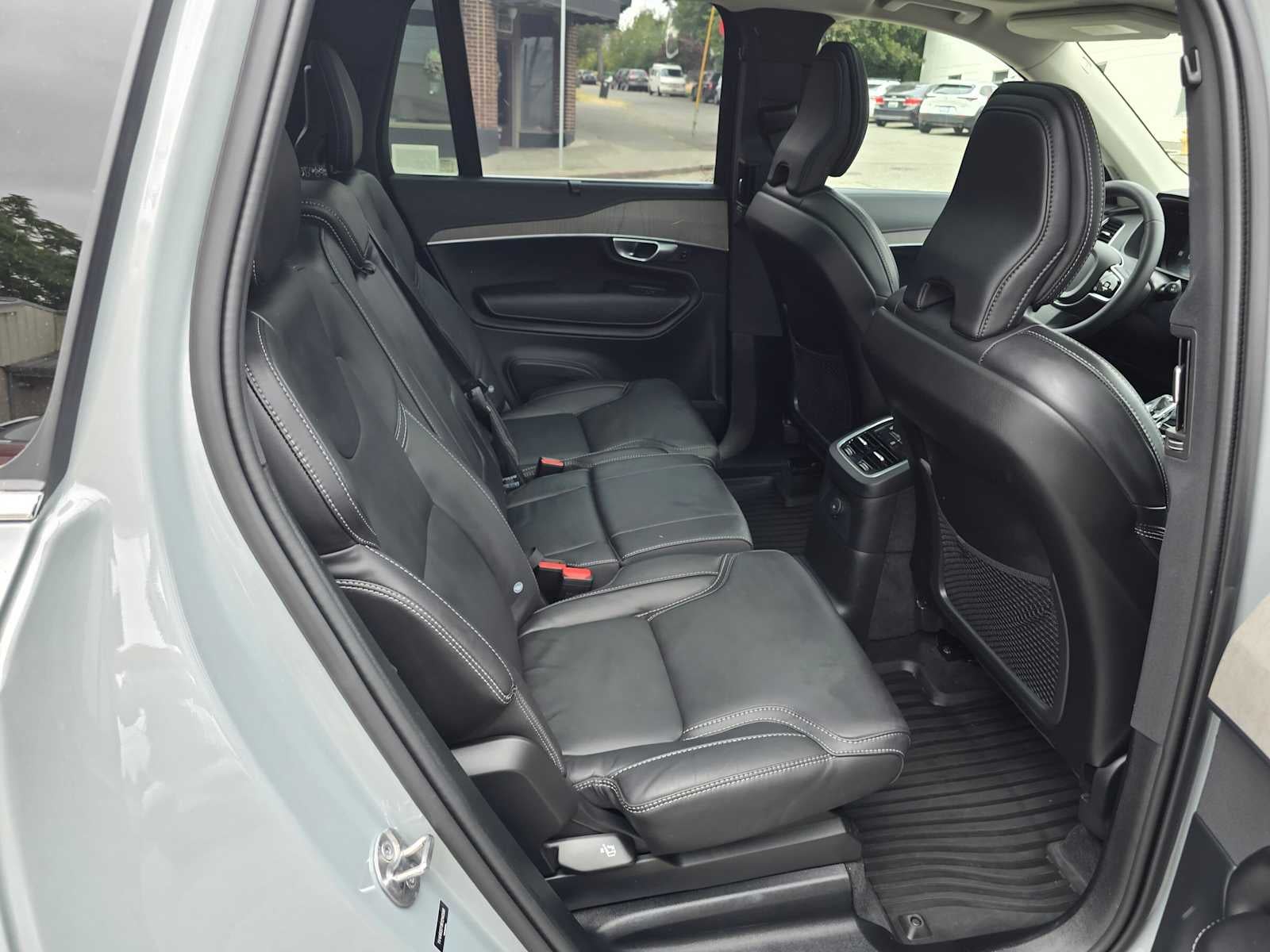 2024 Volvo XC90 Recharge Plug-In Hybrid Ultimate Bright Theme