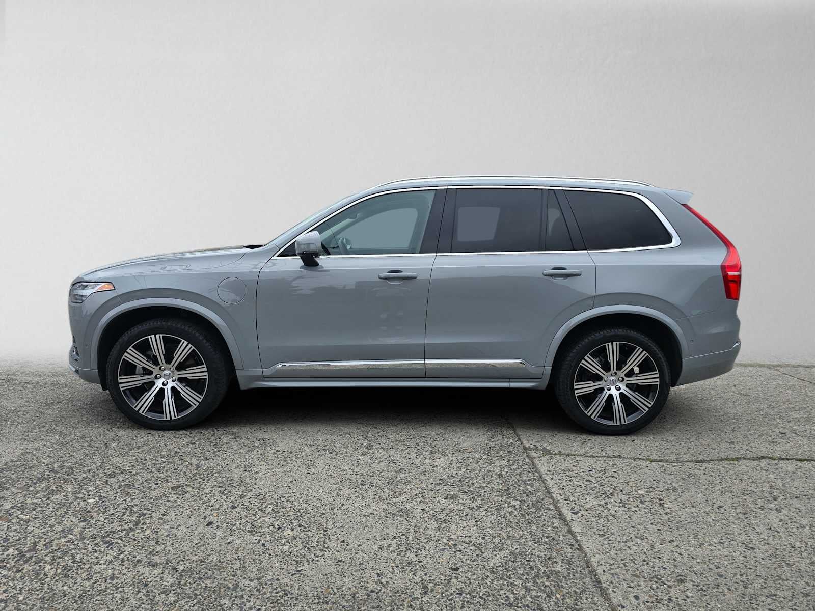 2024 Volvo XC90 Recharge Plug-In Hybrid Ultimate Bright Theme