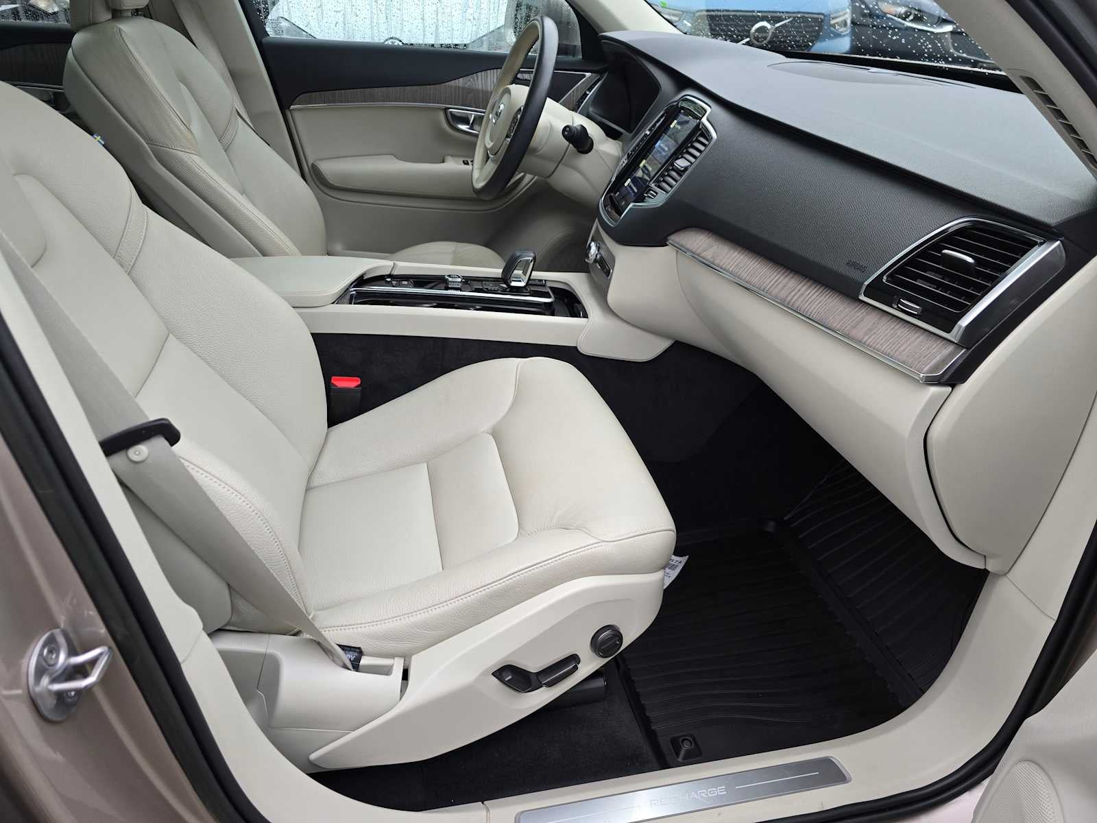 2023 Volvo XC90 Recharge Plug-In Hybrid Plus Bright Theme