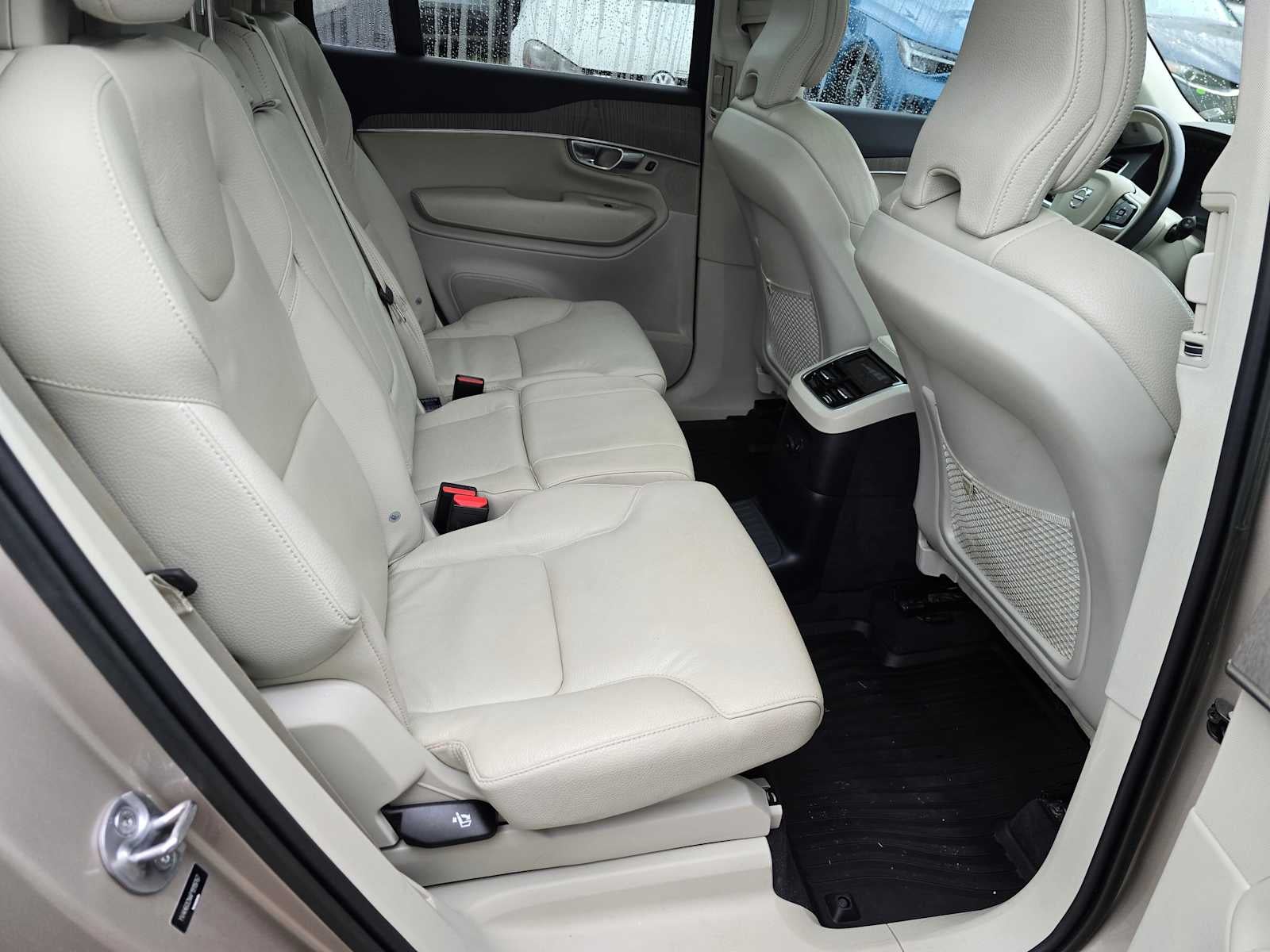 2023 Volvo XC90 Recharge Plug-In Hybrid Plus Bright Theme