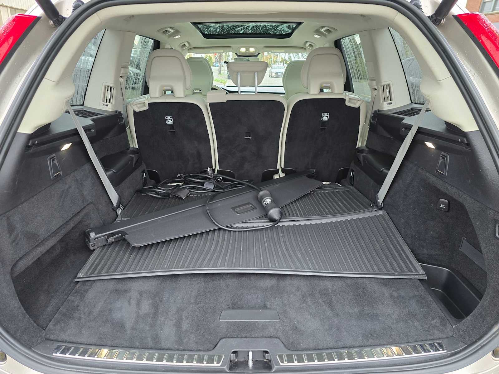 2023 Volvo XC90 Recharge Plug-In Hybrid Plus Bright Theme